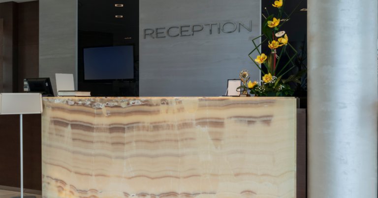 What Happens If You Arrive at a Hotel After Reception Closes in the UK